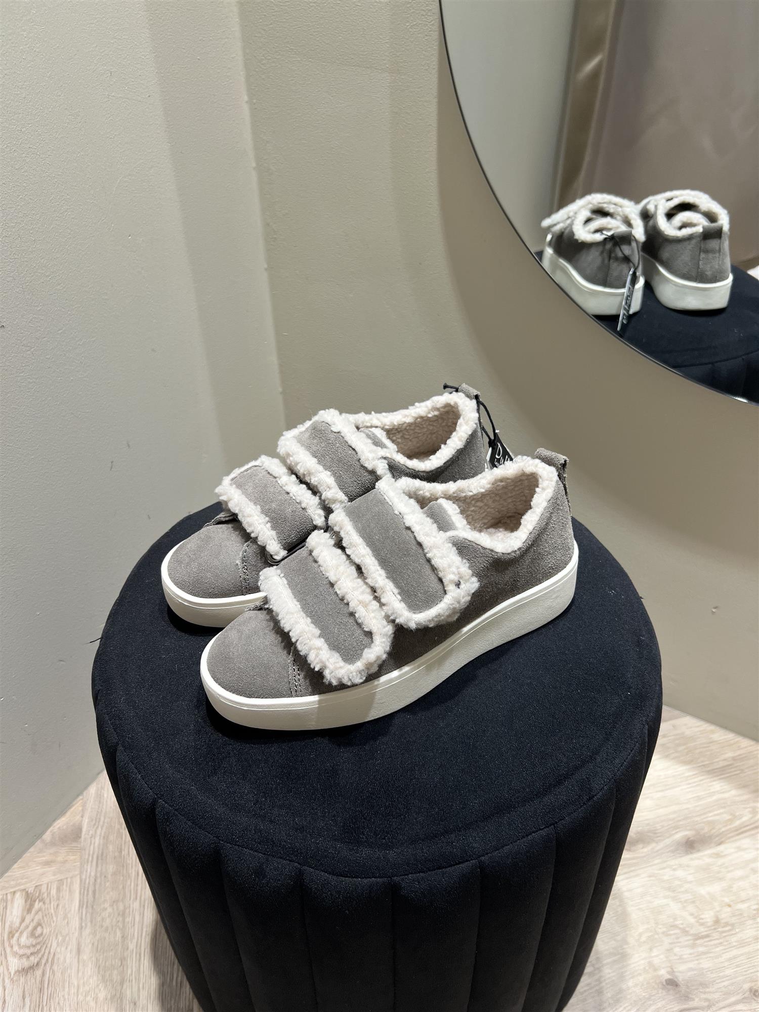 Sneaker Med Foring Og 2 Spenner