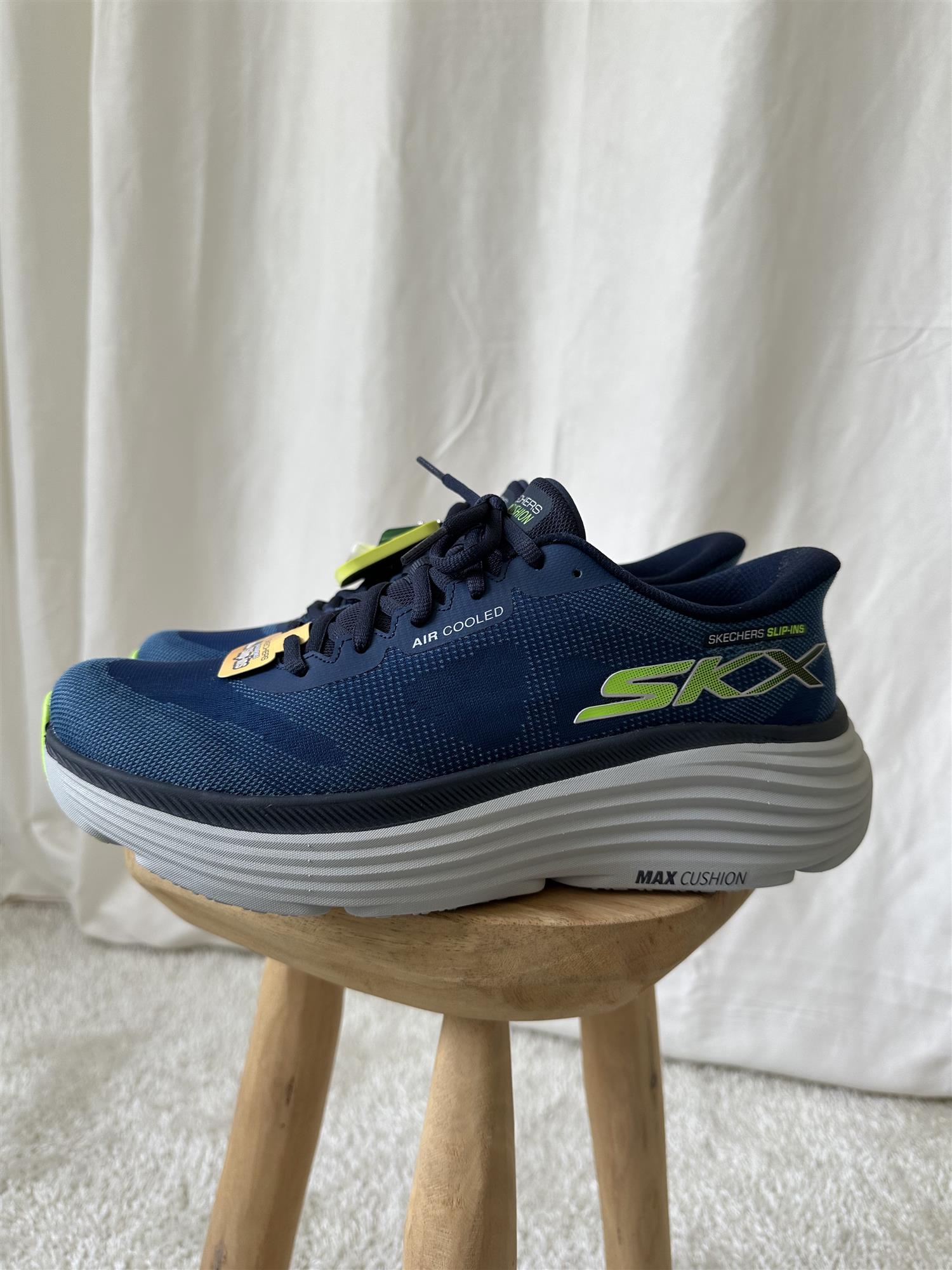 Max Cushioning Endeavour - Exciton