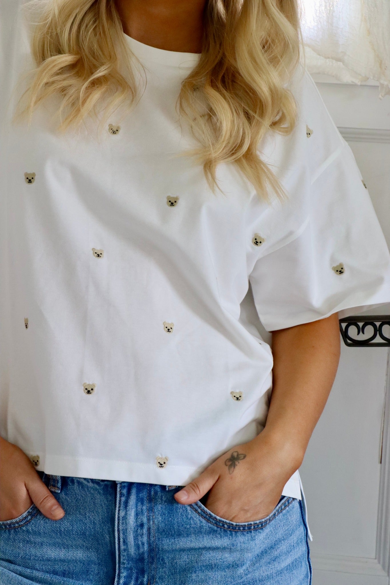 AWZora Ss O-Neck Emb T-shirt