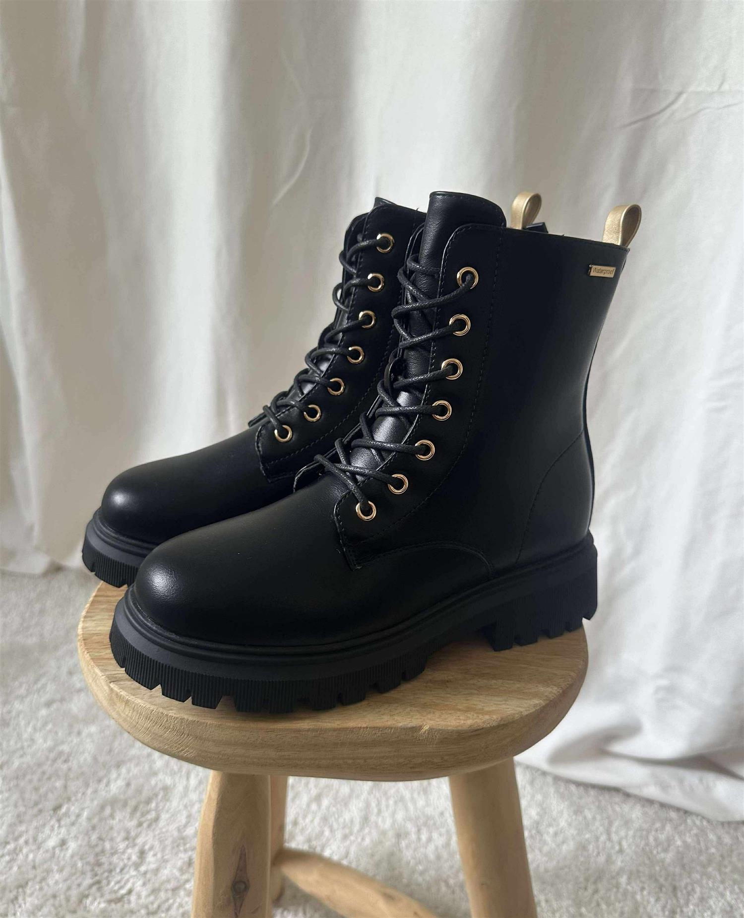 Boots M Snøring Og Glidelås