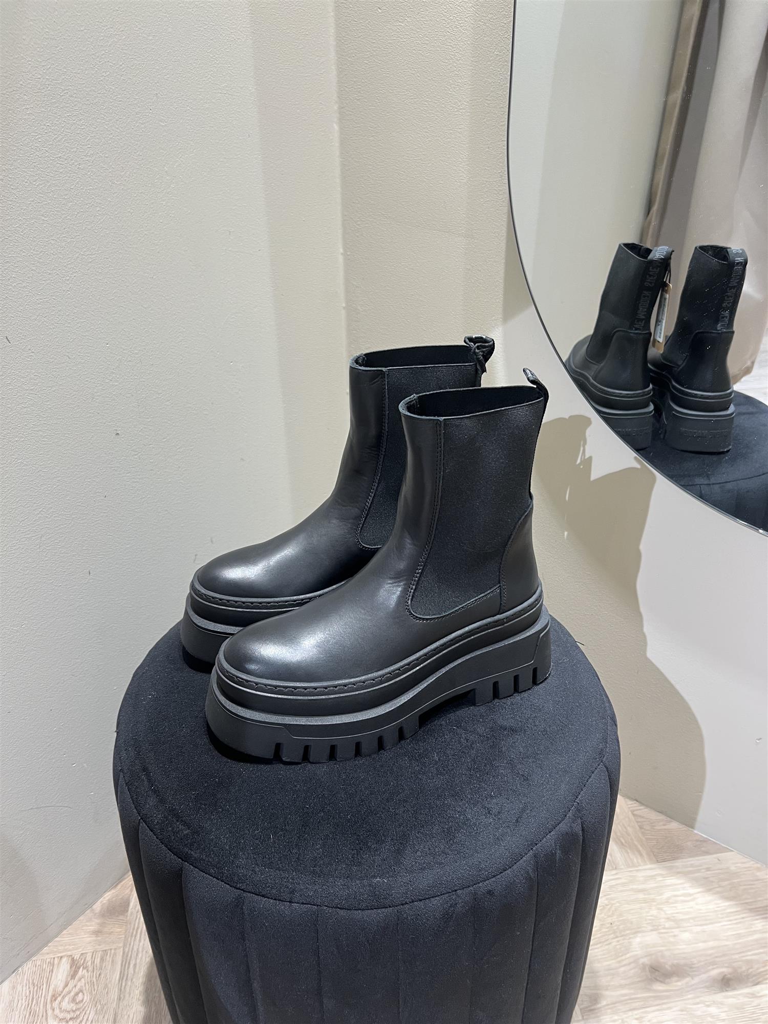 Cassandra Black Leather