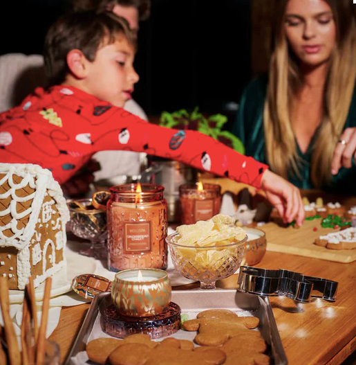 Gingerbread Chalet, Mini Tin Candle 25 T