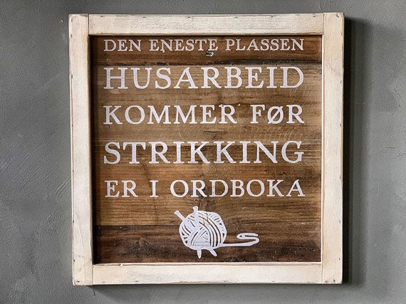 TRESKILT HUSARBEID - STRIKKING